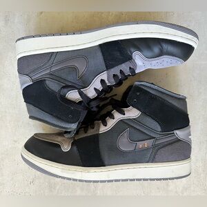 Nike Jordan 1 Mid Sneakers